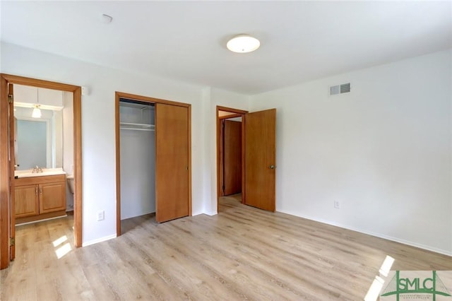12445 Deerfield Rd, Savannah, GA 31419 - unfurnished bedroom with visible vents, baseboards, a closet, a sink, and light wood-style floors