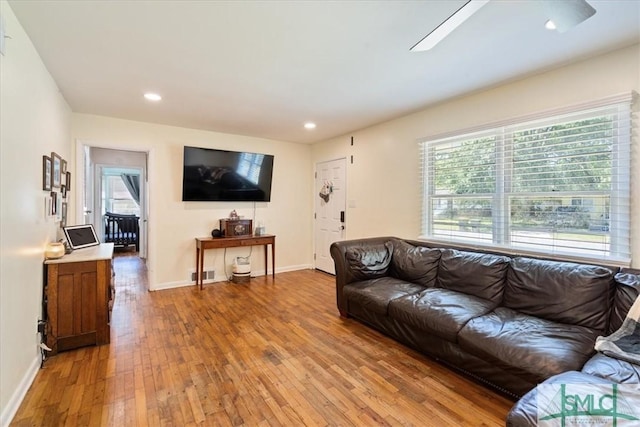 living room featuring recessed lighting, baseboards, visible vents, and hardwood / wood-style flooring