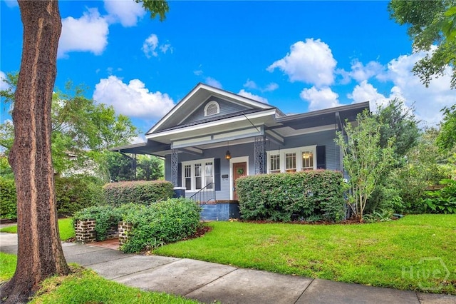128 E 48th St, Savannah, GA 31405 - view of front of home featuring a porch and a front lawn