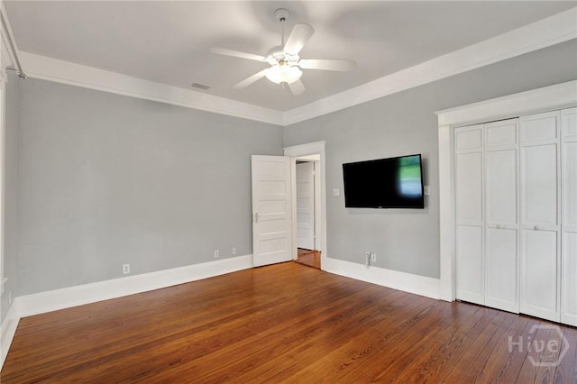 128 E 48th St, Savannah, GA 31405 - unfurnished bedroom featuring wood finished floors, a closet, and ceiling fan