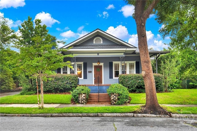 128 E 48th St, Savannah, GA 31405 - view of front of property featuring covered porch and a front lawn