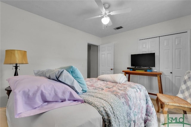 bedroom featuring ceiling fan, visible vents, and a closet