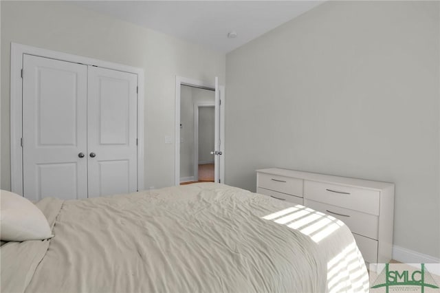 145 Nettleton Ln, Richmond Hill, GA 31324 - bedroom featuring baseboards and a closet