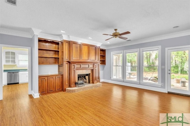 unfurnished living room featuring light wood-type flooring, visible vents, crown molding, and ceiling fan