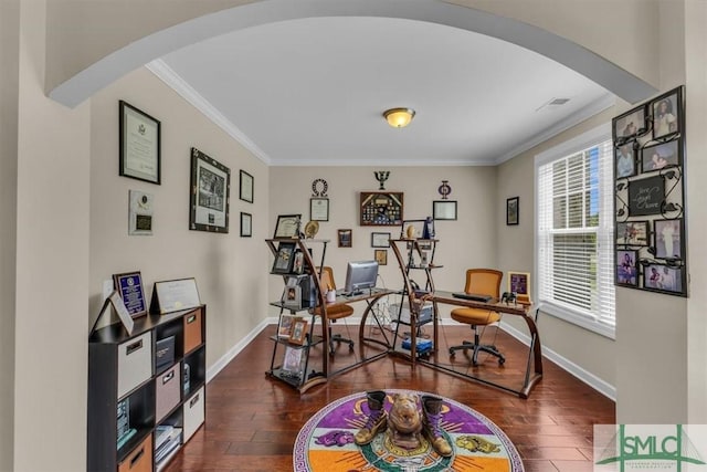 living area featuring crown molding, arched walkways, and dark wood finished floors