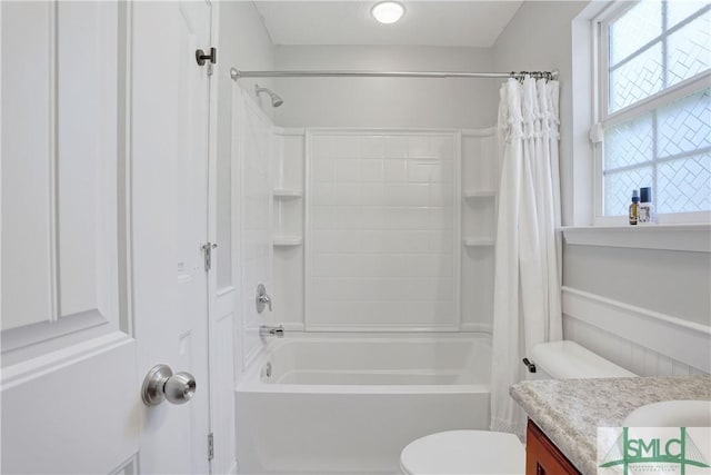full bath with shower / tub combo, toilet, and vanity