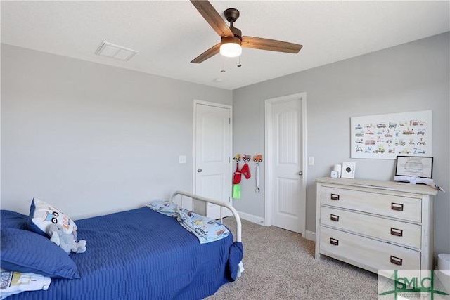 bedroom featuring ceiling fan, baseboards, visible vents, and light colored carpet