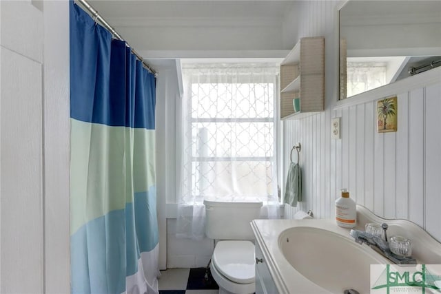 full bath featuring vanity, curtained shower, ornamental molding, and toilet