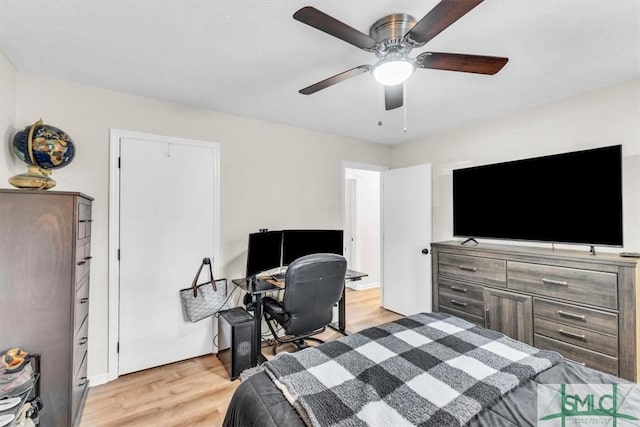 bedroom featuring light wood-style floors and ceiling fan