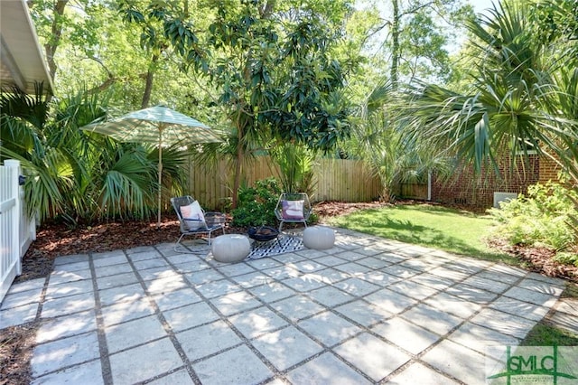 402 E 56th St, Savannah, GA 31405 - view of patio featuring a fenced backyard