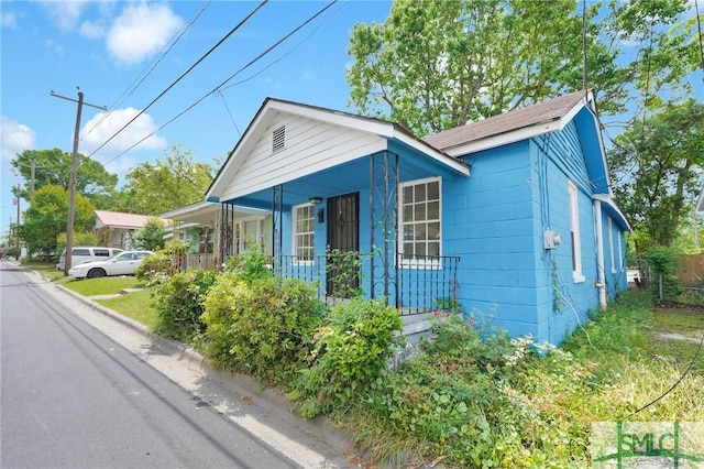 627 W 48th St, Savannah, GA 31405 - view of front of property with a porch and roof with shingles