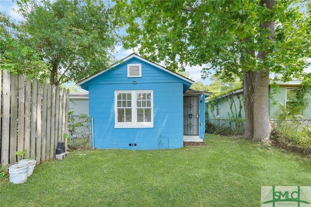 627 W 48th St, Savannah, GA 31405 - rear view of property featuring a yard, crawl space, and fence