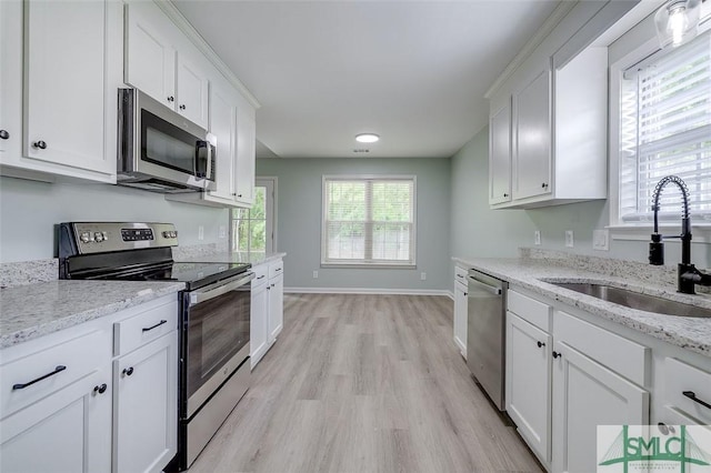 126 Four Oaks Ct, Rincon, GA 31326 - kitchen featuring baseboards, appliances with stainless steel finishes, a sink, white cabinetry, and light wood-type flooring