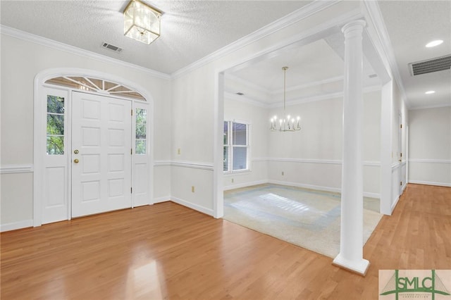 entryway featuring baseboards, a notable chandelier, visible vents, and light wood-type flooring
