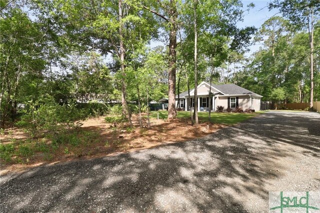 620 W 9th St, Rincon, GA 31326 - view of front of home featuring fence and dirt driveway
