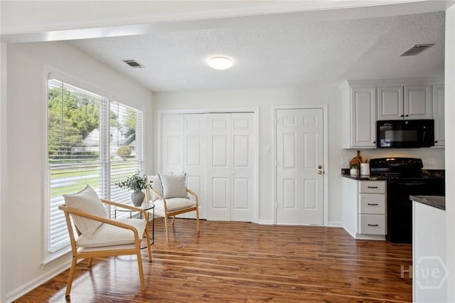 116 Rose Dhu Way, Savannah, GA 31419 - sitting room with dark wood-style flooring and a textured ceiling