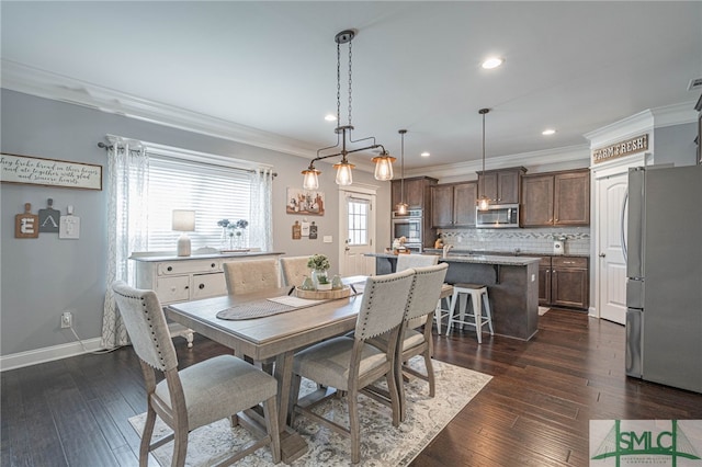 dining space with dark wood finished floors, recessed lighting, baseboards, visible vents, and crown molding