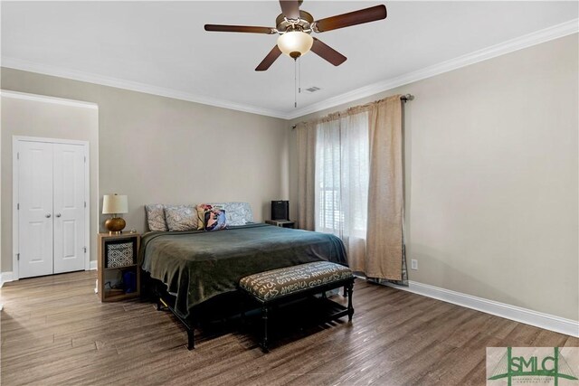 107 Mingledorff Way, Springfield, GA 31329 - bedroom featuring crown molding, visible vents, baseboards, wood finished floors, and a ceiling fan