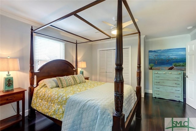 8 Baker Dr, Savannah, GA 31410 - bedroom featuring a ceiling fan, baseboards, ornamental molding, and hardwood / wood-style floors