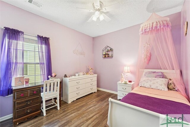 125 Blue Lake St, Richmond Hill, GA 31324 - bedroom featuring wood finished floors, a textured ceiling, visible vents, a ceiling fan, and baseboards
