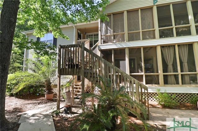 401 N Cromwell Rd Unit P-5, Savannah, GA 31410 - back of property with a sunroom and stairs