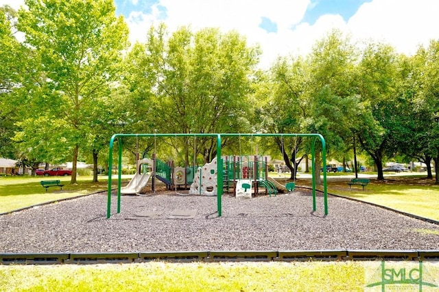 368 Piercefield Dr, Richmond Hill, GA 31324 - communal playground with a yard