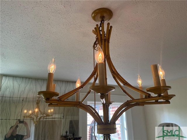 1901 E Anderson St E, Savannah, GA 31404 - room details featuring a textured ceiling