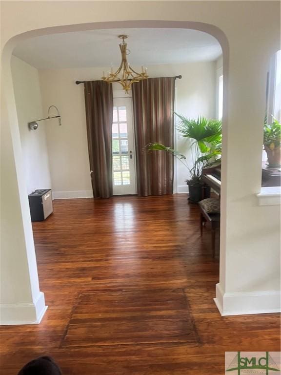 1901 E Anderson St E, Savannah, GA 31404 - dining area featuring arched walkways, baseboards, wood finished floors, and a notable chandelier