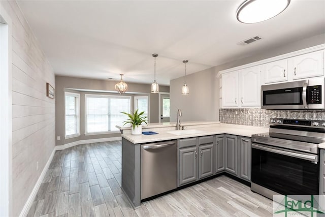 204 Archibald St, Rincon, GA 31326 - kitchen featuring stainless steel appliances, a sink, gray cabinets, a peninsula, and backsplash