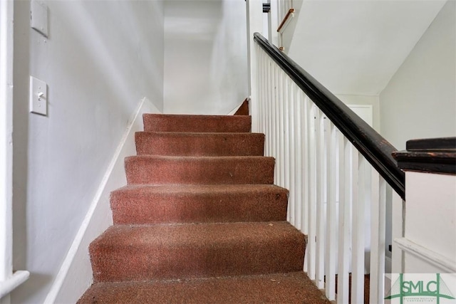 724 E 49th St, Savannah, GA 31405 - view of stairway