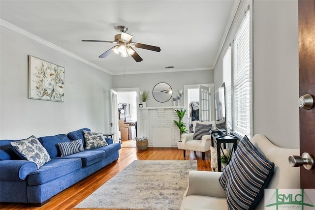 724 E 49th St, Savannah, GA 31405 - living area featuring visible vents, a ceiling fan, wood finished floors, and ornamental molding