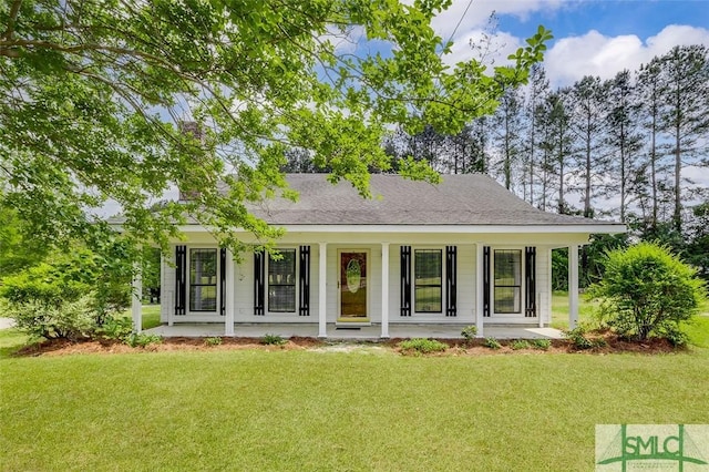 view of front of house featuring a porch and a front yard