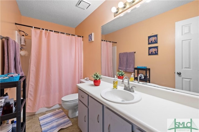 bathroom featuring toilet, a shower with curtain, a textured ceiling, and vanity