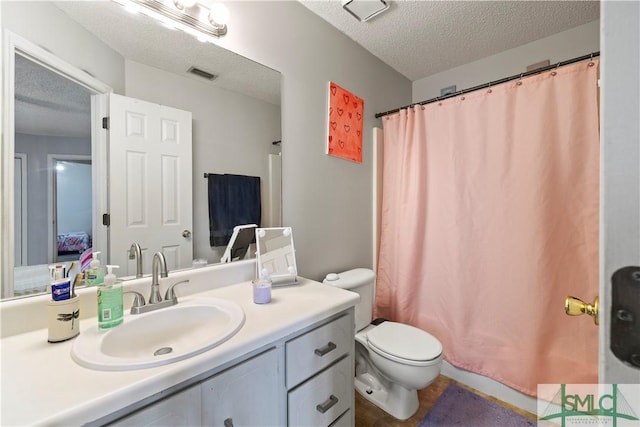 full bath featuring shower / bath combo, vanity, toilet, a textured ceiling, and visible vents