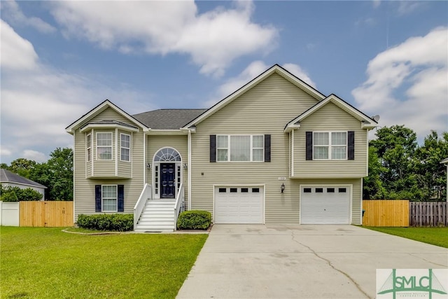133 Ridgewood Cir, Rincon, GA 31326 - split foyer home featuring a garage, fence, driveway, and a front yard