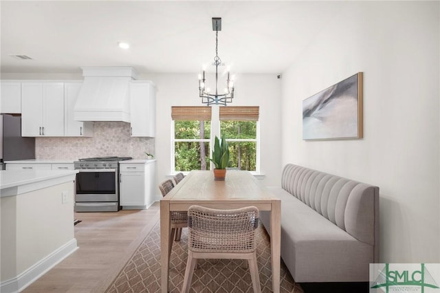 20 Serenity Pt, Savannah, GA 31419 - dining room featuring visible vents, baseboards, light wood-type flooring, recessed lighting, and a chandelier