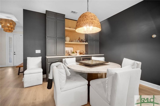 20 Serenity Pt, Savannah, GA 31419 - dining area featuring visible vents, light wood-style flooring, baseboards, and a notable chandelier