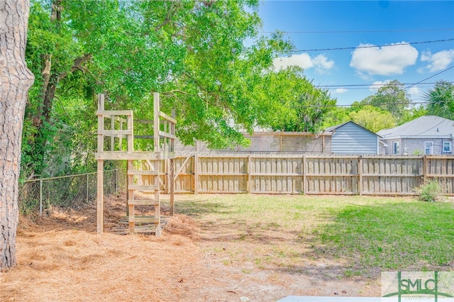 view of yard featuring fence