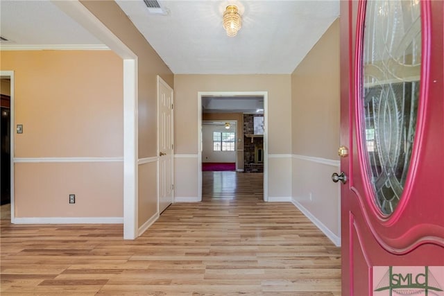 foyer with visible vents, light wood-style flooring, and baseboards