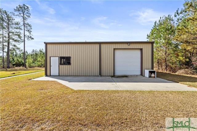 view of detached garage