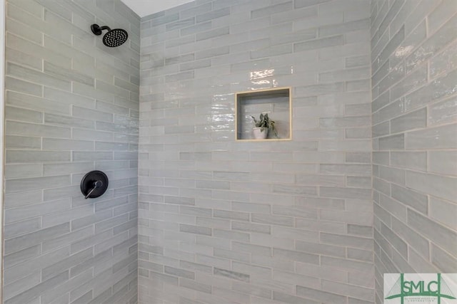 1107 E Derenne Ave, Savannah, GA 31406 - bathroom with a tile shower