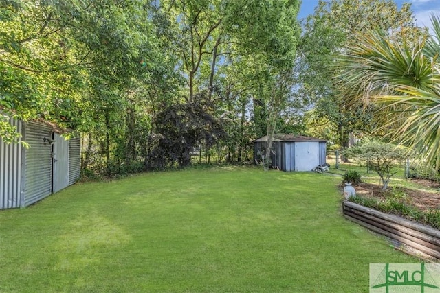 1107 E Derenne Ave, Savannah, GA 31406 - view of yard featuring an outdoor structure and a storage shed