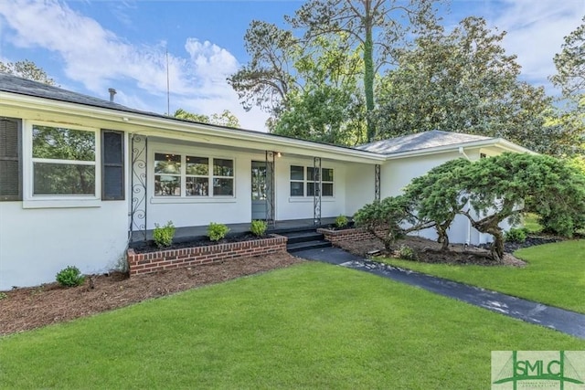 1107 E Derenne Ave, Savannah, GA 31406 - ranch-style house featuring stucco siding, a porch, and a front lawn