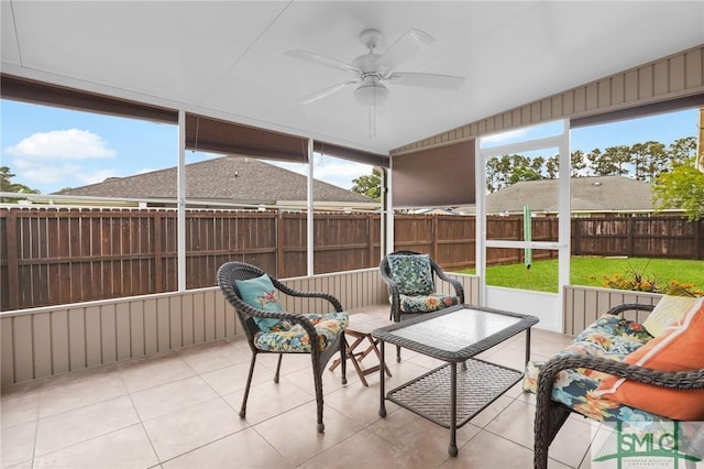 sunroom / solarium with a ceiling fan