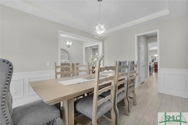 130 Canter Ct, Savannah, GA 31406 - dining area featuring a decorative wall, a chandelier, wainscoting, ornamental molding, and a tray ceiling