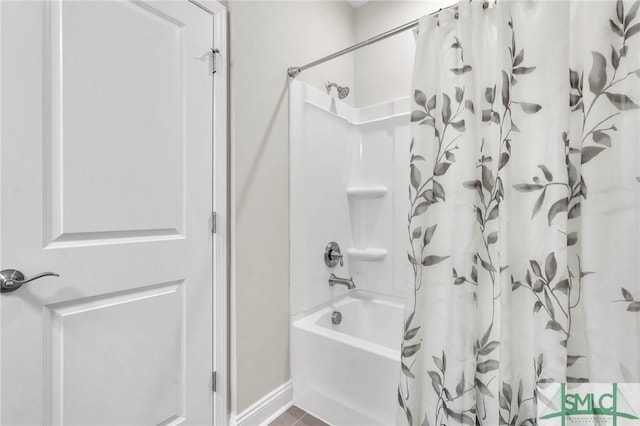 130 Canter Ct, Savannah, GA 31406 - full bathroom featuring shower / tub combo with curtain and baseboards