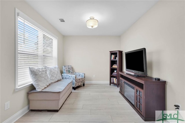 130 Canter Ct, Savannah, GA 31406 - living room with baseboards