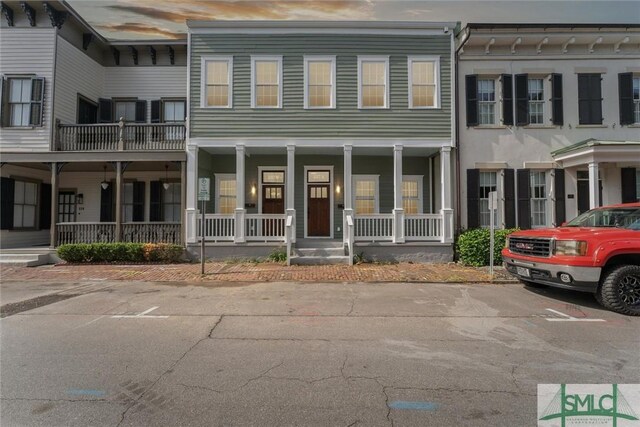 537 E Congress St, Savannah, GA 31401 - view of property with a porch