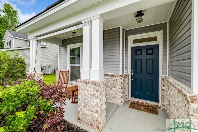 property entrance with covered porch