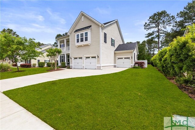 view of front of home featuring an attached garage, driveway, and a front yard